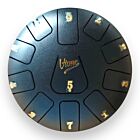 V-TONE VBJ 8-11 BK stalowy bęben językowy tank drum hank drum czarny 8 cali 11 tonów pałeczki perkusyjne pokrowiec z paskiem 4 nakładki na palce uchwyt na pałeczki naklejki lista melodii ściereczka zestaw